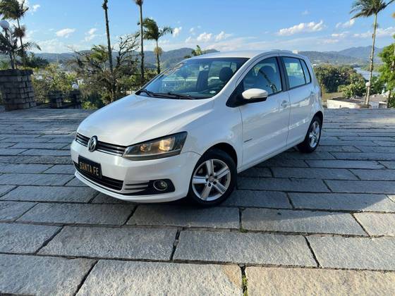 VOLKSWAGEN FOX 1.6 MI HIGHLINE 8V FLEX 4P AUTOMATIZADO VOLKSWAGEN FOX 1.6 MI HIGHLINE 8V FLEX 4P AUTOMATIZADO